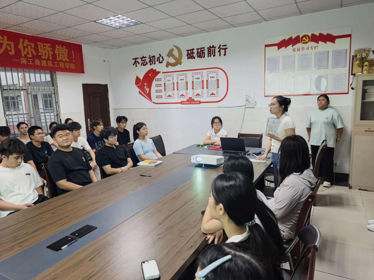 【队伍建设】锤炼骨干力量 夯实履职根基——数字创意与设计学院2026级班级干部专题培训顺利开展