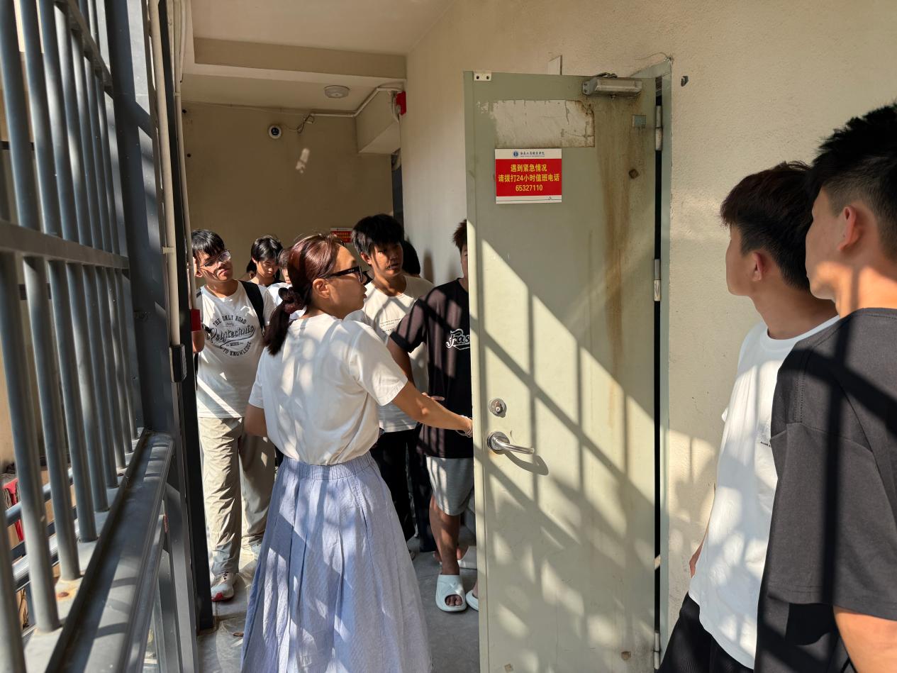 “一站式”学生社区 | 数字创意与设计学院组织2026级学生开展学生社区消防演练